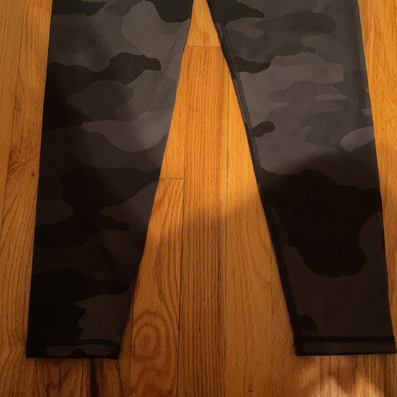 aerie black camo leggings